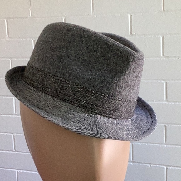 Fedora 🎩 - Picture 1 of 6